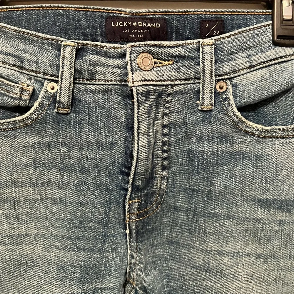 Women’s Lucky Brand Jeans - Picture 2 of 3